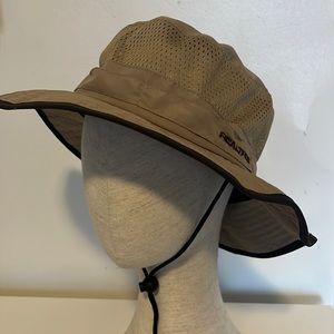 Realtree unisex boonie hat. Sunhat, fishing hat. Tan with brown binding